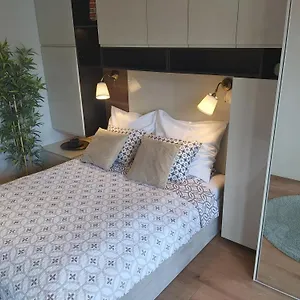  Appartamento Siedmiogrodzka - Handy Location, Aircon & Garage Free